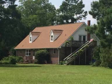 Main picture of 102 Apple Ln