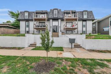 Main picture of 3909 Kenwood Ave