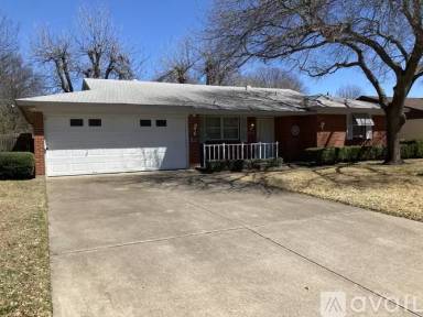 Main picture of 225 Collins Dr