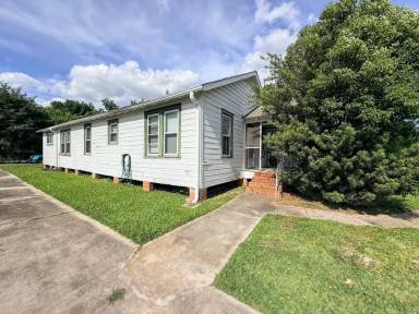 Main picture of 907 Mill St