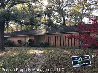 Main picture of 904 Le Duke Blvd