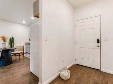 Main picture of 856 Pioneer St