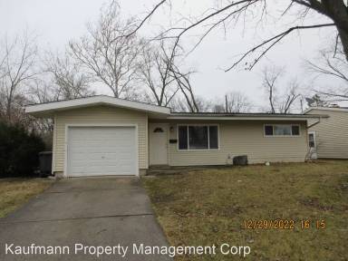 Main picture of 226 W Hollis Ln