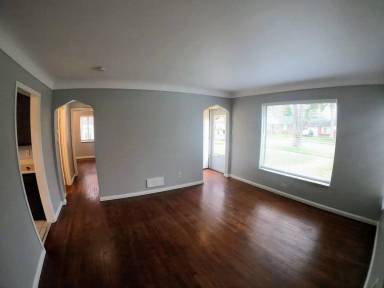 Main picture of 23085 Floral St