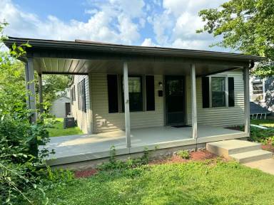 Main picture of 2304 Putnam St