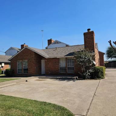 Main picture of 1400 Darr St