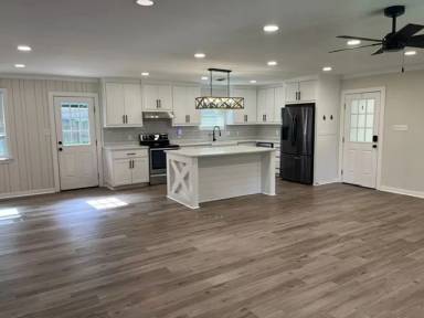 Main picture of 375 Sherwood Forest Blvd