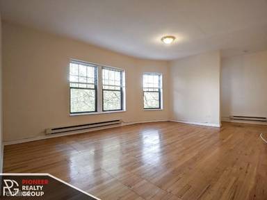 Main picture of 654-64 W Cornelia Ave