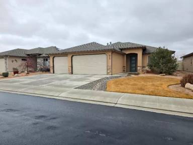 Main picture of 672 Strathearn Dr