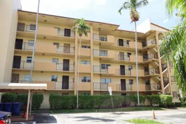 Main picture of 3905 N Nob Hill Rd