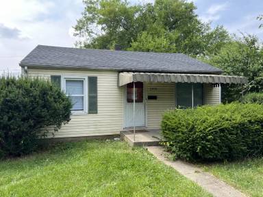 Main picture of 2438 S Randolph St