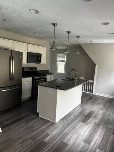 Main picture of 2562 W 10th St
