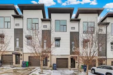 Main picture of 840 E 18th St