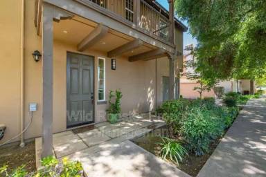 Main picture of 400 Regatta Ln
