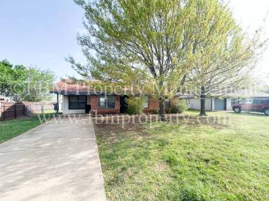 Main picture of 707 E Avenue F