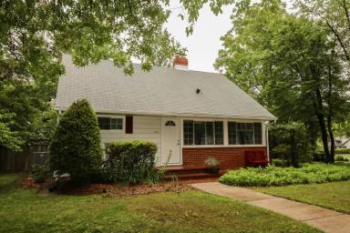 Main picture of 400 Dean Dr