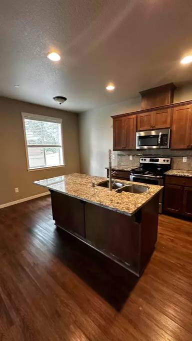 Main picture of 7617 NE 31st Cir