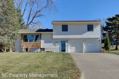 Main picture of 2833 S 107th St