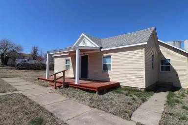Main picture of 318 E 12th St
