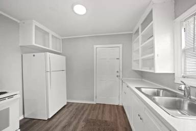 Main picture of 1721 W 5th St