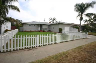 Main picture of 1634 Stewart St