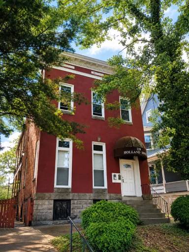 Main picture of 220 S Augusta Ave