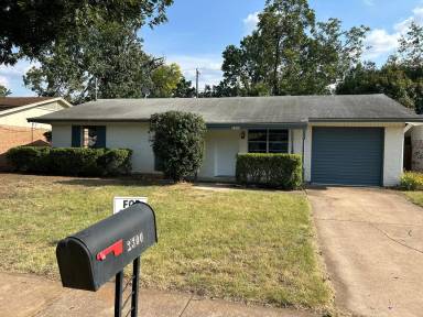 Main picture of 2300 Meadow Crst