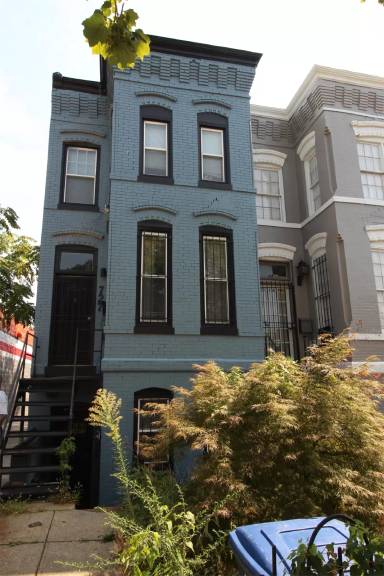 Main picture of 727 12th St NE