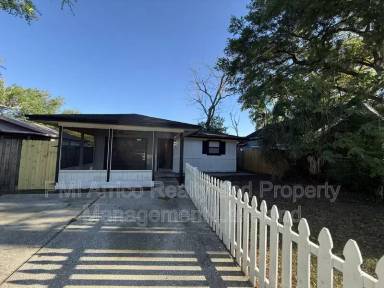 Main picture of 323 W Belmar St