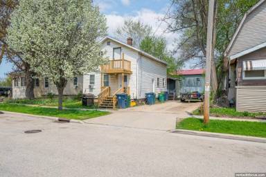 Main picture of 231 W Follett St