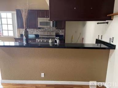 Main picture of 15946 Vanowen St