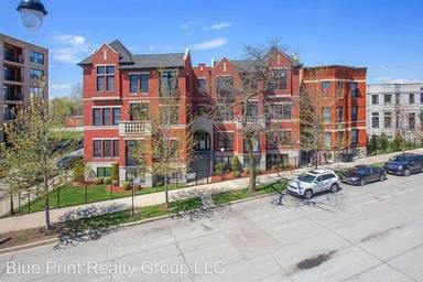 Main picture of 3986 S Drexel Blvd