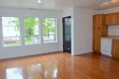 Main picture of 411 E Scott St