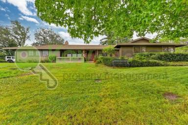Main picture of 9635 Oak Leaf Way