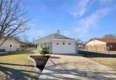 Main picture of 2405 Lago Trl