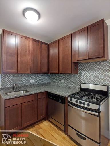 Main picture of 2950 N Seminary Ave