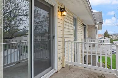 Main picture of 5 Warren Lodge Ct