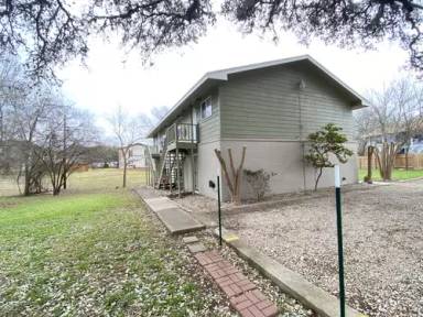 Main picture of 112 Lady Bird Ln