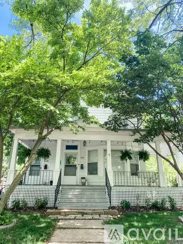 Main picture of 1103 N Clinton Blvd