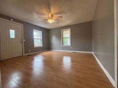 Main picture of 723 N Forest Ave