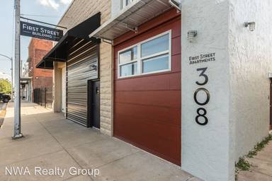 Main picture of 308 S 1st St