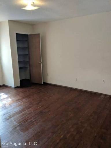 Main picture of 1740 Walker St