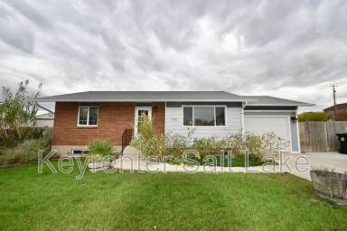 Main picture of 5585 W Mountain Men Dr