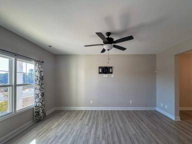 Main picture of 352 Bulldawg Ln