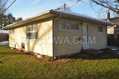 Main picture of 385 30th St SE