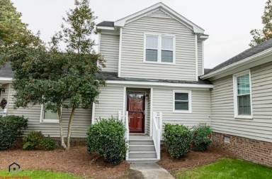 Main picture of 121 Willow Oaks Ct