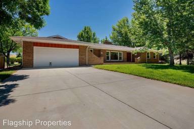 Main picture of 584 Briggs St