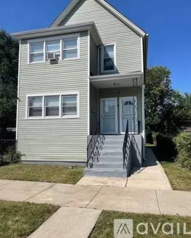 Main picture of 14 E 119th Pl
