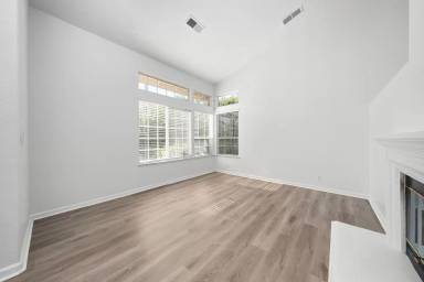 Main picture of 404 Ruby Ct