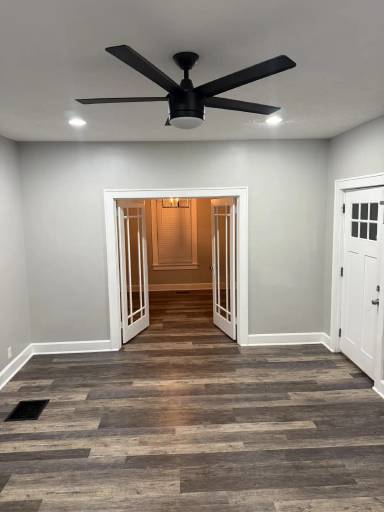 Main picture of 308 W 6th St
